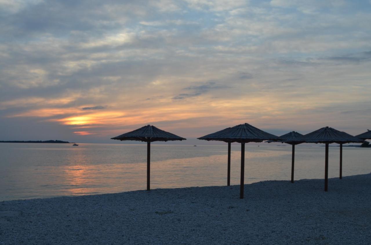 Apartment Sunrise Fuer 6 Personen In Pula-Stinjan Kültér fotó